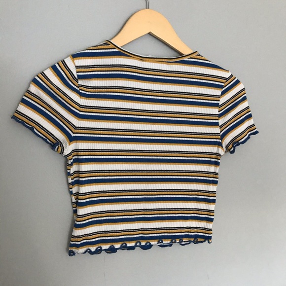 Striped crop top. - Picture 2 of 5